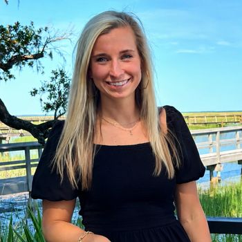 Portrait of Beth Boulware, Real Estate Advisor.